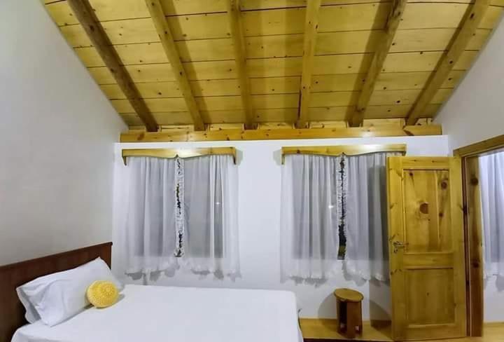 Bujtina Peshtan Guesthouse&Camping Tepelene Eksteriør billede