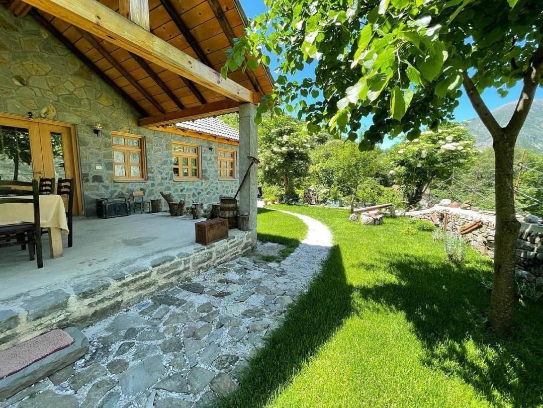 Bujtina Peshtan Guesthouse&Camping Tepelene Eksteriør billede