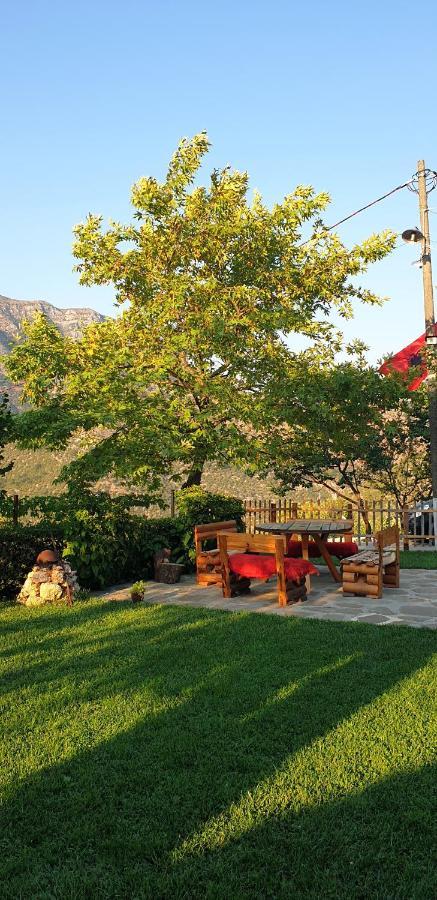 Bujtina Peshtan Guesthouse&Camping Tepelene Eksteriør billede
