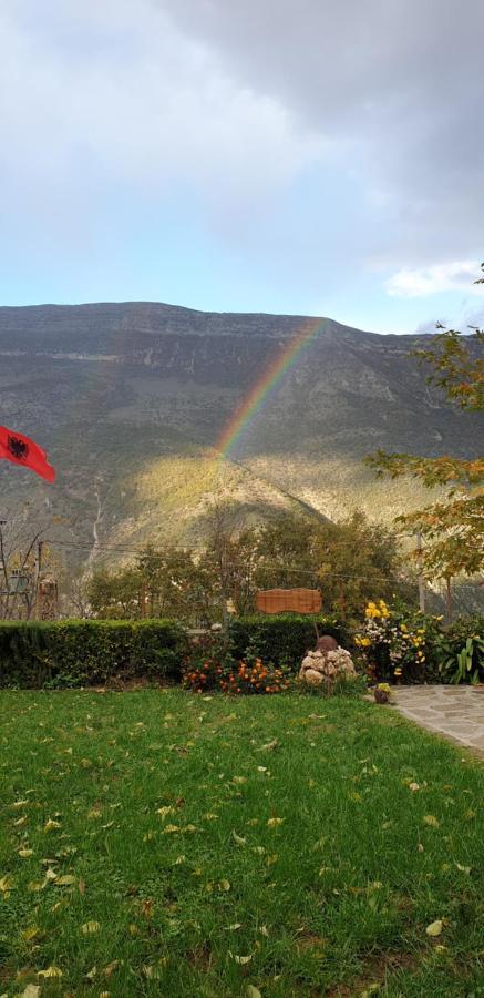 Bujtina Peshtan Guesthouse&Camping Tepelene Eksteriør billede