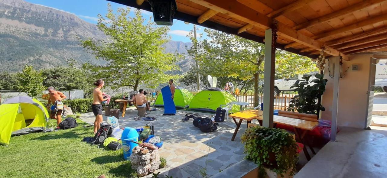 Bujtina Peshtan Guesthouse&Camping Tepelene Eksteriør billede