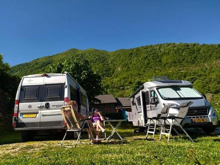 Bujtina Peshtan Guesthouse&Camping Tepelene Eksteriør billede
