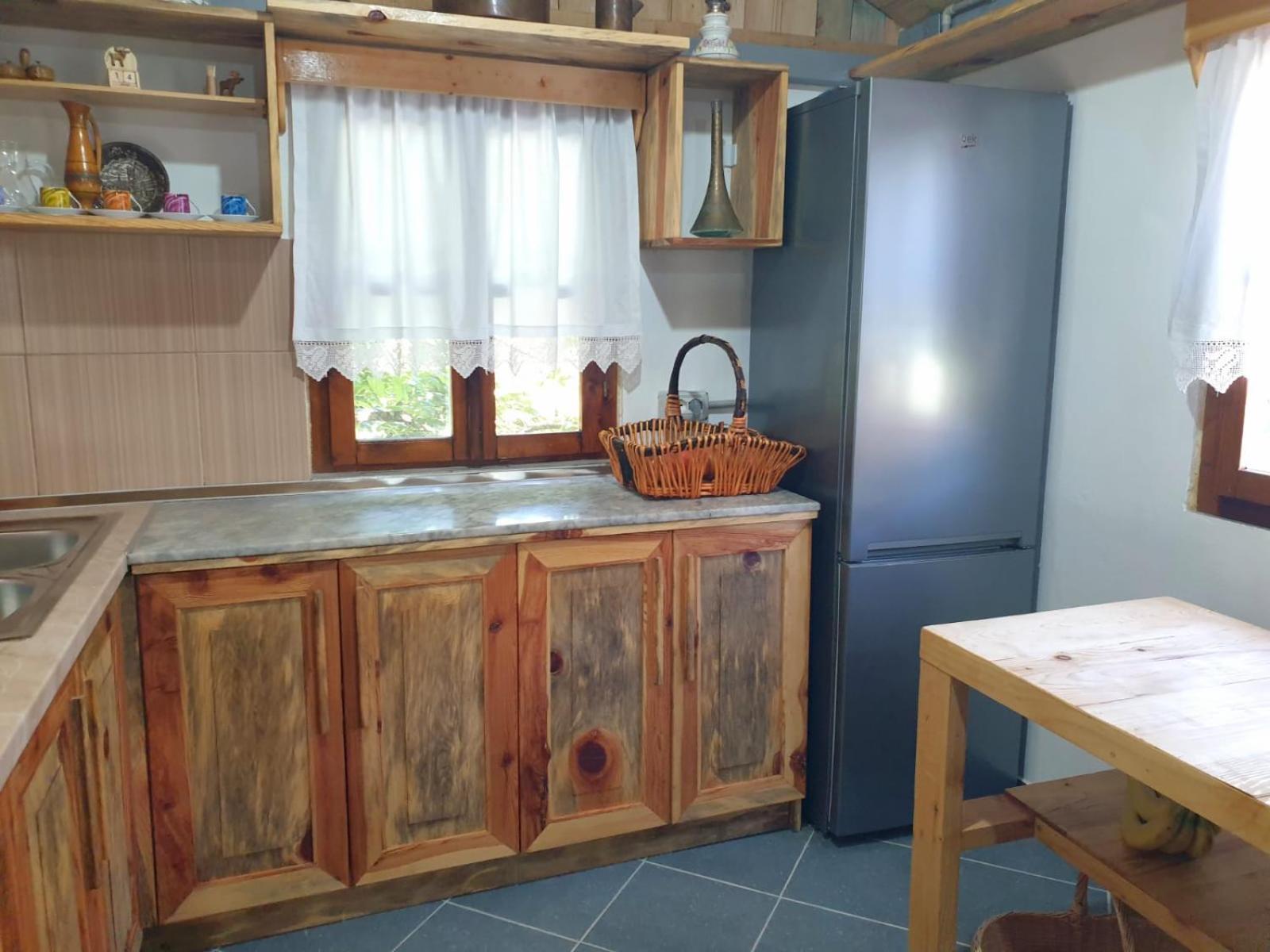 Bujtina Peshtan Guesthouse&Camping Tepelene Eksteriør billede