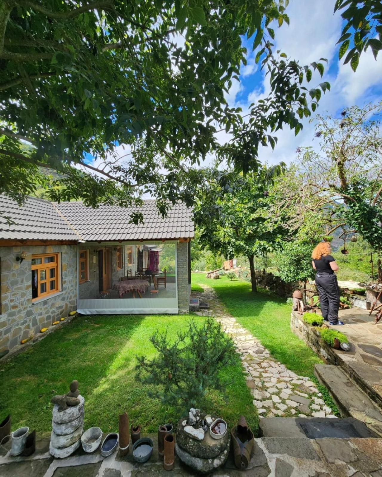 Bujtina Peshtan Guesthouse&Camping Tepelene Eksteriør billede
